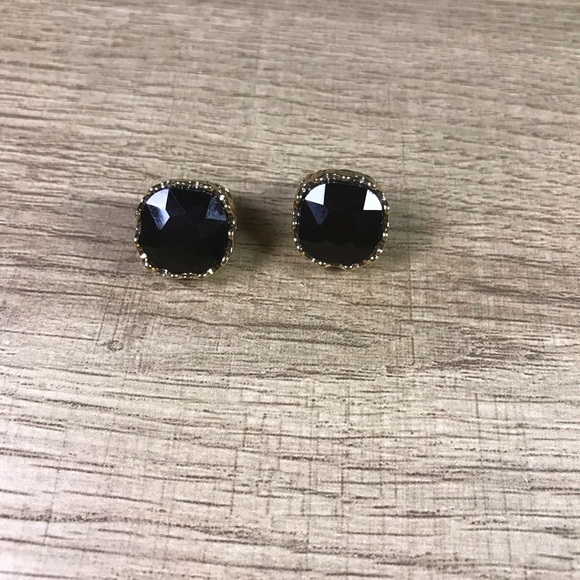Athena Galore Jewelry - Vintage Elegant Black and Gold Stud Earrings
